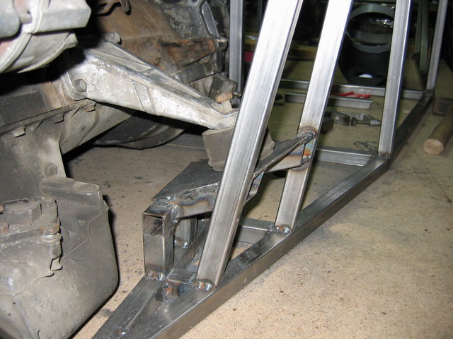 Engine mount (left)