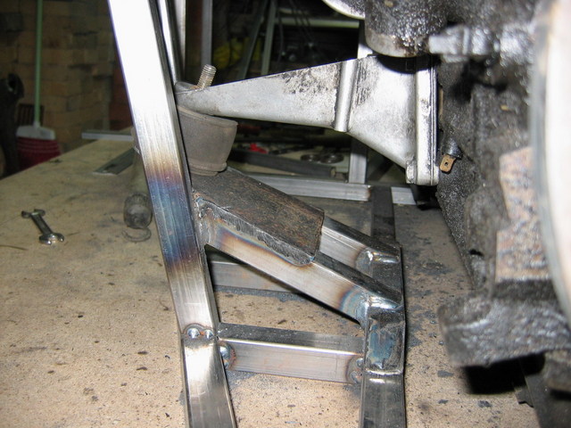 Engine mount (right)