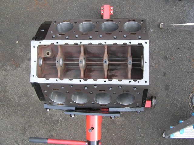 Daimler Hemi V8 block