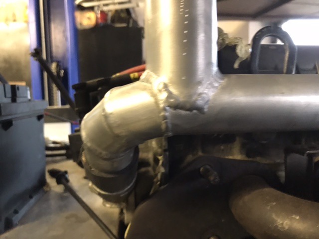 Upper coolant pipe