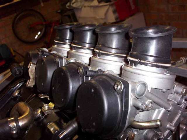 R1 Carbs