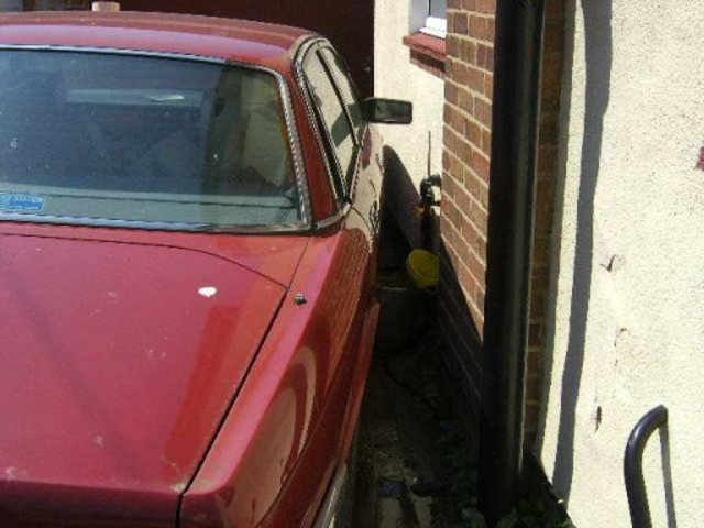 Gap between house and car