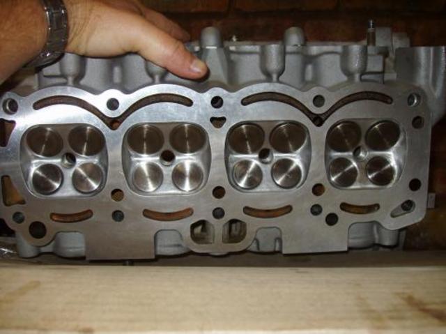 Polished combustion chambers