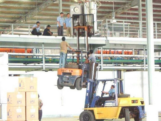 Fork lift