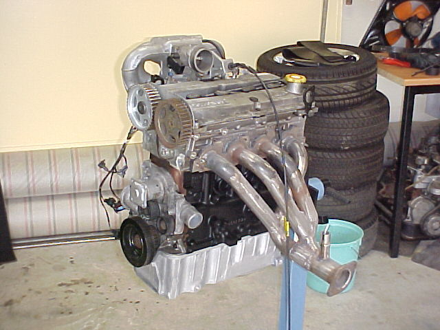 Zetec 1.8 with modified alloy sump and selfmade exhaust manifold. Inlet manifold has got to go (to high).