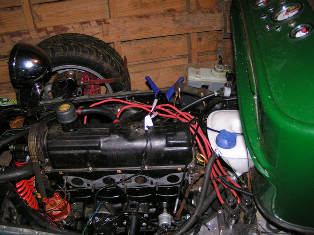 Engine bay side view - pinto