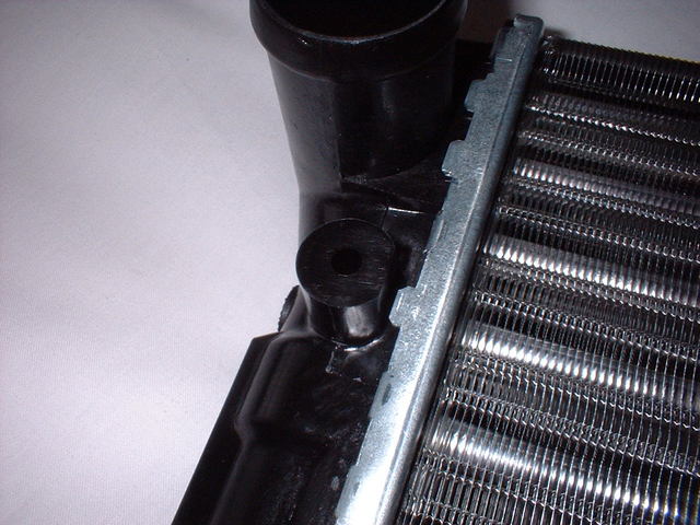 Radiator mounting hole