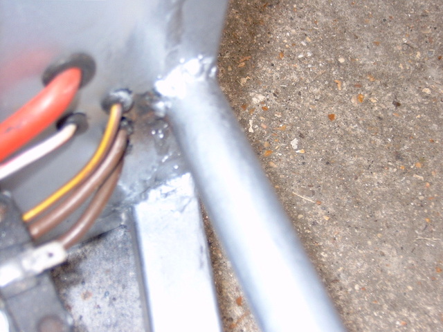 Engine bay traingulating tube moved upwards to clear exhaust manifold