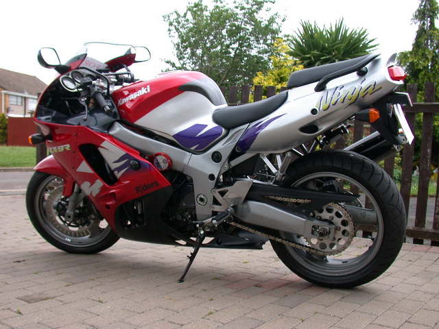 ZX9R B4